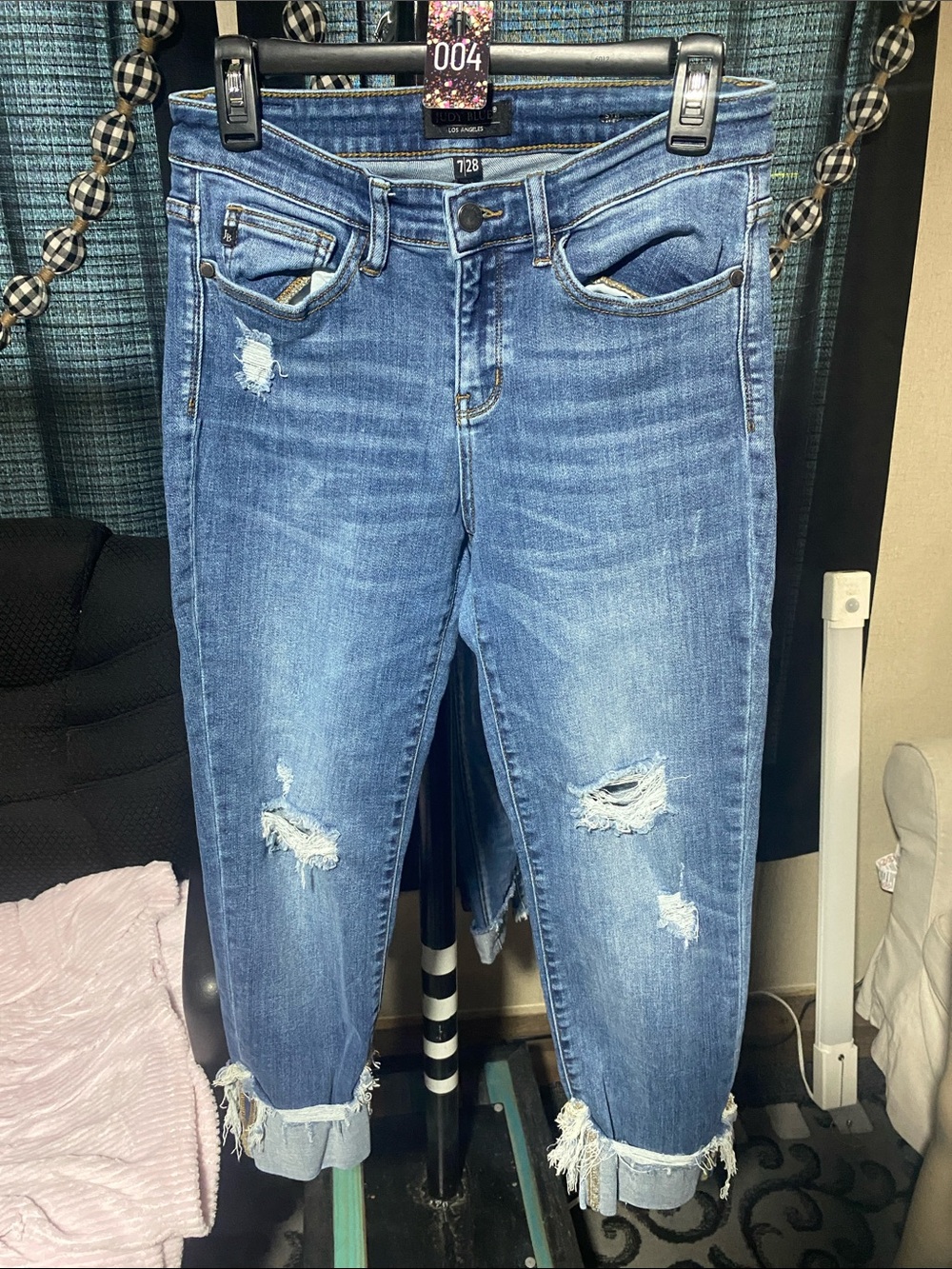 Judy Blue Light-Med Blue Distressed Crop Jeans